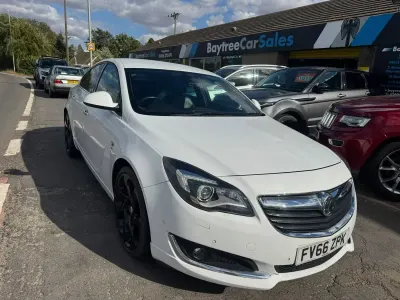 Used Vauxhall Insignia SRi 170 HP (125 kW) 2017 White Hatchback