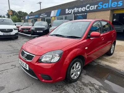 Used Kia Rio 2010 Red Hatchback