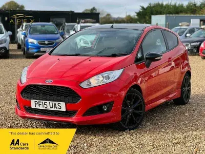 Used Ford Fiesta Zetec 2015 Red Hatchback