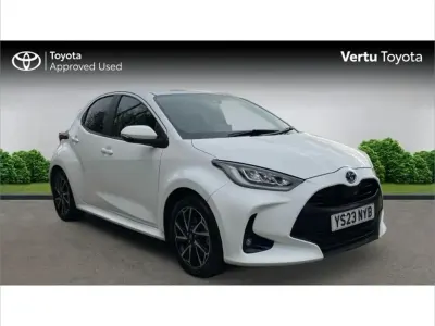 Used Toyota Yaris Hybrid Design 113 HP (83 kW) 2023 White Hatchback