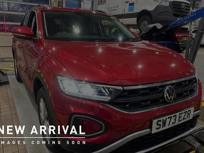 Used VW T-Roc Life 110 HP (80 kW) 2023 Red SUV