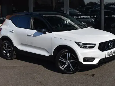 Begagnad Volvo XC40 R-Design 163 HK (119 kW) 2021 Vit SUV