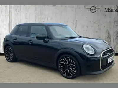 Begagnad Mini Cooper Exclusive 204 HK (150 kW) 2024 Svart Halvkombi