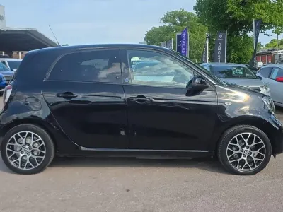 Used Smart ForFour Electric Drive Exclusive 60 kW (82 HP) 2022 Black Hatchback