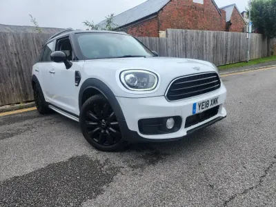 Begagnad Mini Cooper 2018 Vit Halvkombi