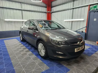 Używany Vauxhall Astra Excite 115 KM (84 kW) 2015 Szary Hatchback