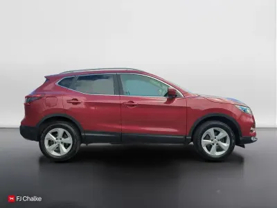 Used Nissan Qashqai S 130 HP (95 kW) 2017 Red SUV