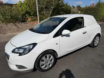 Used Vauxhall Corsa 95 HP (69 kW) 2016 White Hatchback
