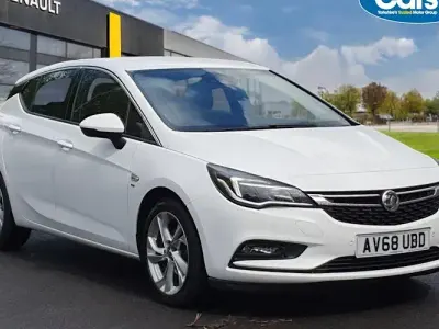 Begagnad Vauxhall Astra SRi 105 HK (77 kW) 2018 Vit Halvkombi