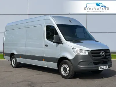 Begagnad Mercedes Sprinter Progressive 150 HK (110 kW) 2023 Silver Van
