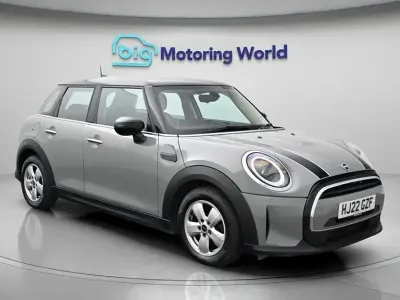 Usado Mini Cooper Classic 136 HP (100 kW) 2022 Cinzento Citadino