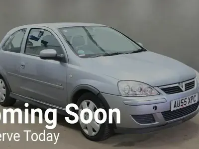 Used Vauxhall Corsa Design Edition 80 HP (58 kW) 2005 Silver Hatchback