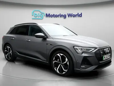 Usado Audi e-tron Black Edition 300 kW (408 HP) 2022 Cinzento SUV