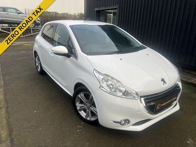 Used Peugeot 208 Allure 92 HP (67 kW) 2015 White Hatchback