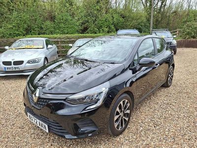 Used Renault Clio V Iconic 90 HP (66 kW) 2022 Black Hatchback