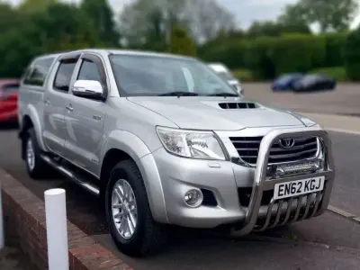 Usado Toyota HiLux 171 CV (125 kW) 2013 Plateado Pickup/Camioneta