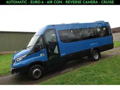 Begagnad Iveco Daily 180 HK (132 kW) 2021 Blå