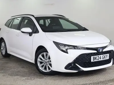 Used Toyota Corolla 140 HP (102 kW) 2024 White Estate