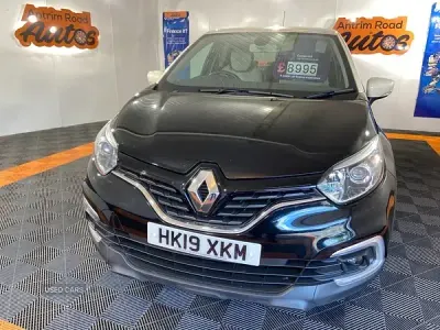 Used Renault Captur Iconic 90 HP (66 kW) 2019 Black/cream SUV