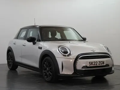 Używany Mini Cooper Classic 134 KM (98 kW) 2022 Srebrny Hatchback