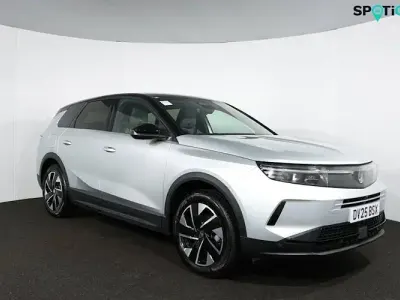Begagnad Vauxhall Grandland X Ultimate 136 HK (100 kW) 2025 Grå SUV