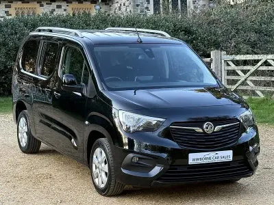Second-hand Vauxhall Combo 130 CP (95 kW) 2023 Negru Monovolum