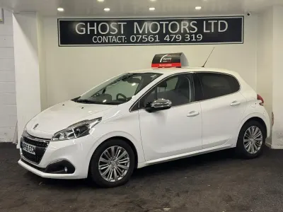 Used Peugeot 208 Allure 100 HP (73 kW) 2016 White Hatchback