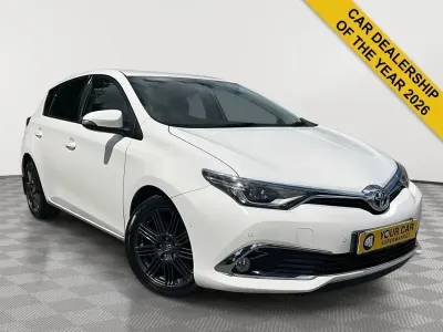 Used Toyota Auris Hybrid 136 HP (100 kW) 2016 White Hatchback