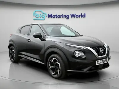 Begagnad Nissan Juke N-Connecta 114 HK (83 kW) 2023 Svart SUV