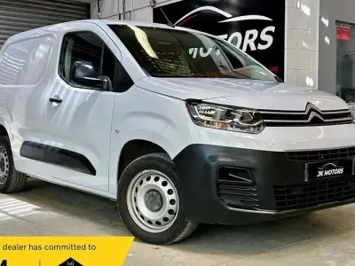 Używany Citroën Berlingo 102 KM (75 kW) 2023 Biały Minivan