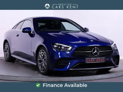 Usado Mercedes E300 AMG Line Premium 2021 Azul Coupé