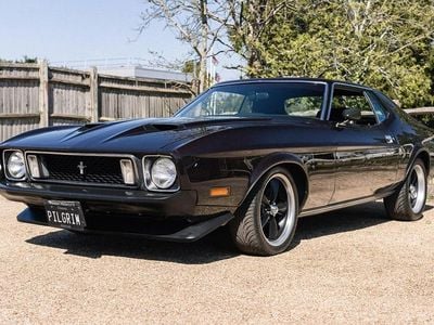 Begagnad Ford Mustang 2023 Brun Sportkupé