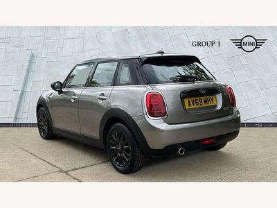 Begagnad Mini Cooper Classic 136 HK (100 kW) 2019 Silver Halvkombi