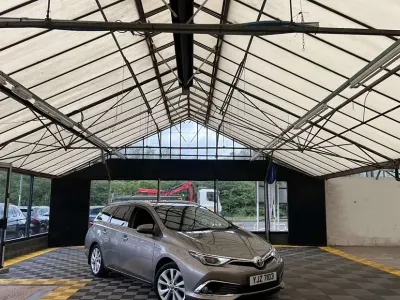 Used Toyota Auris Hybrid