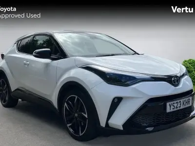 Used Toyota C-HR Sport 122 HP (89 kW) 2023 Pure white bitone (solid paint) SUV