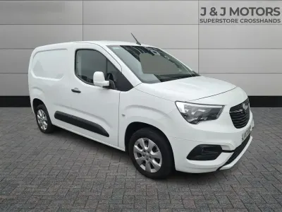Used Vauxhall Combo 100 HP (73 kW) 2021 White MPV