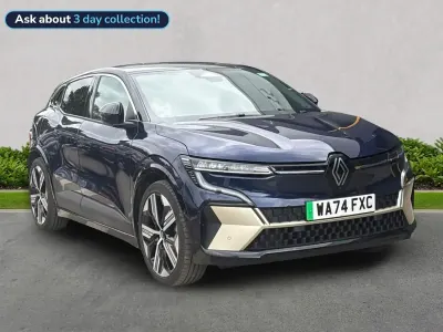 Begagnad Renault Megane E-Tech Iconic 161 kW (220 HK) 2024 Blå Halvkombi