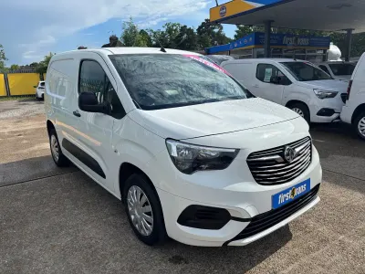Used Vauxhall Combo Sportive 100 HP (73 kW) 2020 White MPV