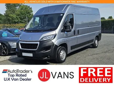 Używany Peugeot Boxer Premium 140 KM (102 kW) 2023 Szary Van