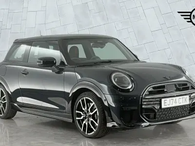 Usado Mini Cooper Hatch 154 HP (113 kW) 2024 Cinzento Citadino