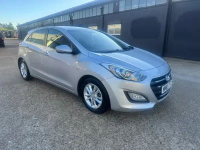 Begagnad Hyundai i30 SE 2015 Silver Halvkombi