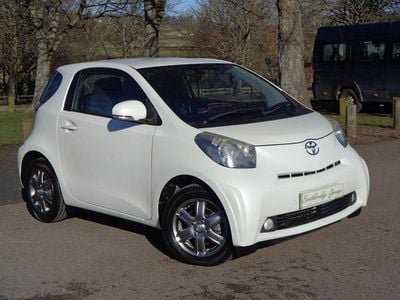 Used Toyota iQ 2011 White pearl metallic Hatchback