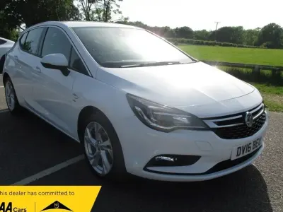 Używany Vauxhall Astra SRi 2016 Biały Hatchback