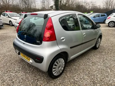 Second-hand Peugeot 107 68 CP (50 kW) 2009 Argintiu Hatchback