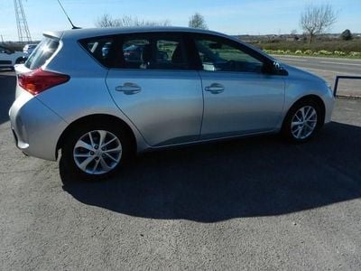 Used Toyota Auris 132 HP (97 kW) 2014 Silver Hatchback