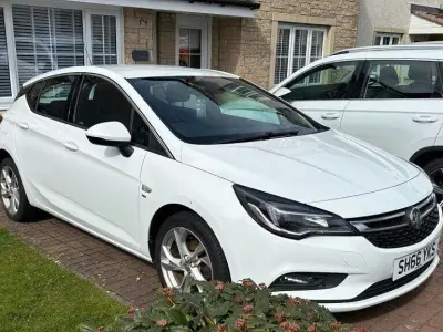 Używany Vauxhall Astra SRi 150 KM (110 kW) 2016 Biały Hatchback