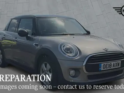 Usado Mini Cooper Hatch 134 HP (98 kW) 2018 Prateado Citadino