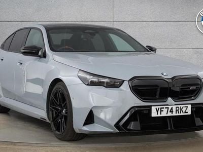 Begagnad BMW M5 Comfort Edition 717 HK (527 kW) 2024 Grå
