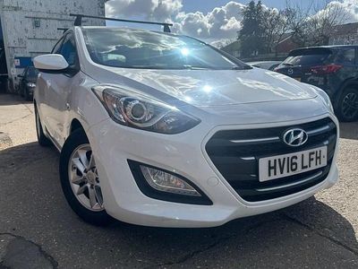 Used Hyundai i30 SE 110 HP (80 kW) 2016 White Hatchback