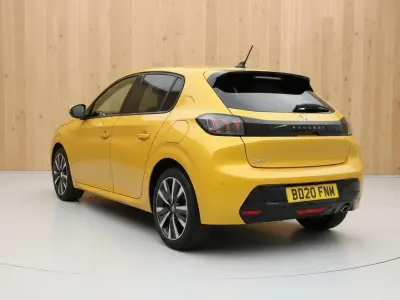 Używany Peugeot 208 Allure 101 KM (74 kW) 2020 Żółty Hatchback